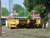 Schmalspur-Schotterwagen der ehemaligen Linie nach Dombrad im Bahnhof Nyiregyhaza, 29. ‎Mai ‎2016