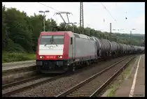 185599 kam am 29.07.2016 um 17.40 Uhr mit einem Tankzug in Richtung Hamm fahrend durch den Bahnhof Brackwede.