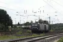 Hier teilt sich die Strecke westlich vom Rbf Hannover-Linden. Dieser Kesselzug mit Doppeltraktion kommt von Westen her aus Seelze und wird gleich den Rbf Hannover-Linden durchfahren. 30.07.16