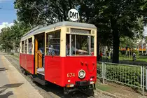 Eine historische Strassenbahn fährt am 23.07.2016 eine Stadtrundfahrt durch Warschau. Ein Herr mit einem Lautsprecher um den Bauch gebunden macht Durchsagen für die wissbegierigen Fahrgäste. Leider nur auf polnisch, hat die Fahrt trotzdem Spass gemacht.