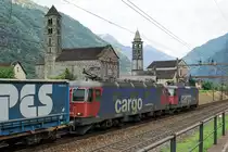 SBB: Noch immer fahren die meisten Güterzüge über die alte Gotthard-Bergstrecke. Dadurch konnten am 28. Juli 2016 noch viele  ZÄHNERPÄCKLI  beobachtet werden. Einige Re 10/10 wurden beim Passieren der Gotthard-Südrampe verewigt. Bei der eingereihten Re 6/6 handelte es sich um die 11674  Murgenthal .
Foto: Walter Ruetsch  
