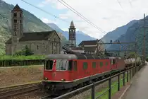 SBB: Noch immer fahren die meisten Güterzüge über die alte Gotthard-Bergstrecke. Dadurch konnten am 28. Juli 2016 noch viele  ZÄHNERPÄCKLI  beobachtet werden. Einige Re 10/10 wurden beim Passieren der Gotthard-Südrampe verewigt. Bei der an der Spitze des Zuges eingereihten Re 6/6 handelte es sich um die 11683  Amsteg Silenen .
Foto: Walter Ruetsch  