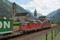SBB: Noch immer fahren die meisten Güterzüge über die alte Gotthard-Bergstrecke. Dadurch konnten am 28. Juli 2016 noch viele  ZÄHNERPÄCKLI  beobachtet werden. Einige Re 10/10 wurden beim Passieren der Gotthard-Südrampe verewigt. Bei der eingereihten Re 6/6 an der Spitze des Zuges handelte es sich um die 11670  Affoltern am Albis .
Foto: Walter Ruetsch  