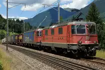 SBB: Noch immer fahren die meisten Güterzüge über die alte Gotthard-Bergstrecke. Dadurch konnten am 28. Juli 2016 noch viele  ZÄHNERPÄCKLI  beobachtet werden. Einige Re 10/10 wurden beim Passieren der Gotthard-Südrampe verewigt. Bei der eingereihten Re 6/6 handelte es sich um die 11658  Auvernier .
Foto: Walter Ruetsch  
