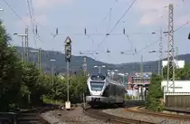 ET 22002 hat soeben den Bahnhof Plettenberg in Richtung SIegen verlassen.
Aufnahmedatim: 01.08.2014