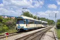 Am 19. Juli 2016 ist TW 108 sowie TW 409 der Badner Bahn als Regionalzug 111 bei Baden Melkergründe unterwegs. 