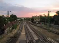 Die Gleisanlagen mit der Ausfahrt in Richtung Zam�rdi, am 03.06.2016 in Si�fok.