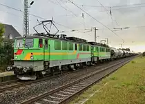 142er EGP Doppel am 31.07.2016 mit einem VTG Staubsilowagenzug Oelde aus Richtung Hamm durchfahrend<br>
Vorne führend 142 118-9 (NVR: 91 80 6142 118-9 D-EGP) und an zweiter Stelle 142 133-8 (NVR: 91 80 6142 133-8 D-EGP)
<P>Weitere Bilder zum Thema Bahnfotografie gibt es auf meiner Site unter:<br> 
<a href= http://www.ralf-bueker.de/Ralf's Eisenbahnbilder.htm target= _blank >Ralf's Eisenbahnbilder