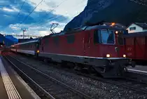 Re 4/4 II 11159 legt mit dem IR 2437 (Zürich HB - Chiasso), einen Halt im Bahnhof Erstfeld ein.
Aufgenommen am 20.7.2016.