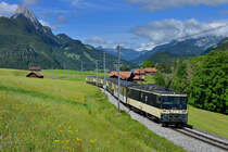 GDe 4/4 6004 mit einem Golden Pass Classic am 20.06.2016 bei Schönried. 