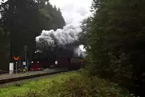 99 7239 mit P 8931 am 18.10.2015 bei der Ausfahrt aus Drei Annen Hohne in Richtung Brocken. (Bild 1)