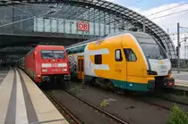 Treffen am 31.7.2016 im Berliner Hauptbahnhof zwischen 101 086-7 mit IC141 von Amsterdam Centraal nach Berlin Ostbahnhof und 445 111-8 als RE2 (RE63859) von Cottbus nach Wittenberge.