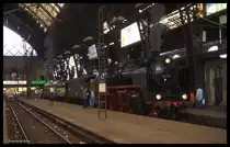 62015 am 18.5.1996 in der Halle des HBF Dresden. Die Lok fuhr zusammen mit 91134 im  Sandwich  den Zubringer zum BW Fest in Dresden Altstadt.