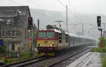 371 005 beförderte am 17.06.16 ihren EC 178 nach Berlin Hbf durch Stadt Wehlen bis nach Dresden.