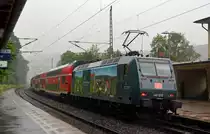 Am verregneten Vormittag des 17.06.16 verlässt 146 010 mit ihrer S1 nach Meißen den haltepunkt Stadt Wehlen.