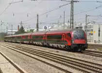 ÖBB-Railjet 67 von München Hbf nach Budapest-Keleti bei der Durchfahrt am 26.07.2016 in München-Heimeranplatz.