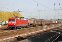 120 115 durchfährt mit einem kurzen Güterzug den Bf. Darmstadt-Kranichstein - 19.10.2012