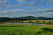 754 074 mit einem Os am 04.08.2016 bei Plesovice. Am Ende schob 742 165 nach. 