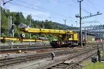 Ein Kranwagen am DO, 4.9.16 bei der Arbeit im Bahnhofsvorfeld Goldau 