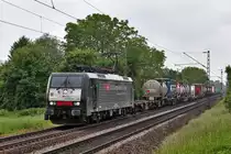 189 282 fährt am 25.5.2016 in Laudenbach mit einem KLV Zug vorbei.