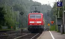 Ein Nachschuss von der 111 129 DB schiebt den RE4 Verstärkerzug aus Düsseldorf-Hbf nach Aachen-Hbf und hilt in Kohlscheid und fährt in Richtung Richterich,Laurensberg,Aachen-West,Aachen-Schanz,Aachen-Hbf. 
Aufgenommen von Bahnsteig 2 in Kohlscheid. 
Am Abend vom 5.8.2016.