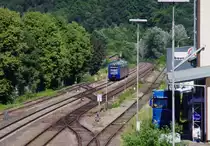 Güter gehören auf die Bahn - So hat es uns die Politik seit Jahrzehnten vorgegaukelt.
 Passiert ist wenig, eher geht es in die andere Richtung, allen Lippenbekenntnissen zum Trotz. Auch auf der Nahestrecke gibt es keinen Güterverkehr mehr, alle Anschlüsse wurden gekündigt! 620 408 nähert sich als RB Mainz - Idar-Oberstein pünktlich um 16.40 Uhr dem Bahnhof Kirn an der Nahe. Bahnstrecke 3511 Bingerbrück - Saarbrücken am 23.06.2016