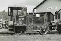 Kö 0181 auf dem Gelände des Modell- und Eisenbahnclubs Selb-Rehau e.V. 21.05.2016
Analogfoto auf Ilford XP2 (400 ASA), Nikon F801, 50mm, f5,6, 1/500

Hersteller: Gmeinder Lokomotiv- und Maschinenfabrik
Fabriknummer: 1185
Abnahmedatum: 29.11.1935
Erst-Bw: Stuttgart-Rosenstein
weitere Beheimatungen: Freudenstadt
Ausmusterung (DB): 07.03.1963
z.Z. in Privatbesitz