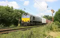 Die Class 66 DE6307 von DLC Railways kommt mit viel Dieselpower aus Richtung Aachen-West und fährt die Gemmenicher-Rampe hoch mit einem Güterzug aus  Milano(I) nach Zeebrugge-Ramskapelle(B) und fährt in Richtung Montzen/Belgien. Aufgenommen an der Montzenroute am Gemmenicher-Weg.
Bei Sommerwetter am Nachmittag vom 6.8.2016.