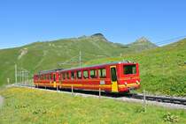 Abschiedsbilder der alten JB BDhe 2/4 im Planeinsatz: BDhe 2/4 Nr. 208 mit Bt 
32 zwischen Kleine Scheidegg und Eigergletscher, 18.07.2016.