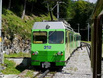 tpc / AL - Kreuzung unterwegs mit Nachschuss des Triebwagen BDeh 4/4 312 als Regio nach Leysin am 01.08.2016