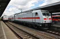 146 556-6 verlässt am 1.8.2016 mit IC2038 von Leipzig Hauptbahnhof nach Emden Hauptbahnhof den Magdeburger Hauptbahnhof.