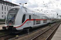 IC2038 von Leipzig Hauptbahnhof nach Emden Hauptbahnhof macht sich am 1.8.2016 im Magdeburger Hauptbahnhof auf den Weg. Zuglok war die Leipziger 146 556-6.