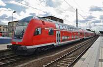 RE13 (RE17688) von Leipzig Hauptbahnhof steht am 1.8.2016 im Magdeburger Hauptbahnhof. Zuglok war 114 015.
