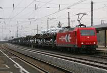 145-CL 012 der HGK bespannte am 29.11.2014 einen beladenen ARS-Autotransportzug in Fahrtrichtung Süden. Aufgenommen in Eichenberg.