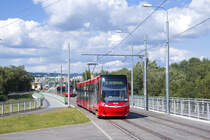 Am 11. August 2016 ist Škoda 30 T 7519 als Linie 1 bei Sad Janka Kráľa in Richtung Petržalka, Jungmannova  unterwegs. 