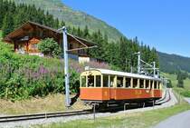 125 Jahre BLM - Bergbahn Lauterbrunnen-M�rren: Zur Feier verkehrte am Wochenende der nur noch sehr selten eingesetzte CFe 2/4 Nr. 11, hier bei Einfahrt in Winteregg, 13.08.2016.