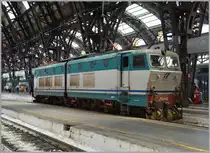 Da auch in Italien vermehrt Treib- und Pendelzüge den Zugeverkehr dominieren, ist so eine FS 656 063 mitten im Bahnhof von in Milano Centrale schon ein Foto wert.
22. Juni 2015  