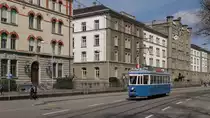 Tram Museum Zürich -  Ce 4/4 1530 bei der Kaserne  in Zürich.
Historische Strassenbahn Ce 4/4 1530 (Baujahr 1949) mit der früheren roten runden Linientafel 8 (in Gebrauch von 1915 bis 1955) vor der alte Kaserne von Zürich. 
Die Häuser im Hintergrund sind historisch passend zu dem mit den alten Linientafeln verkehrenden Fahrzeug.

Das Bild entstand im Rahmen einer Extrafahrt des Tram Museums Zürich für Fotografen am 10. April 2016.