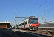 NPZ 560 Domino, auf der S 29, fährt beim Bahnhof Rothrist ein. Die Aufnahme stammt vom 11.08.2016.