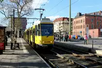 Berlin BVG SL 37 (KT4D 6090) Niederschöneweide, S-Bahnhof Schöneweide am 22. April 2016.