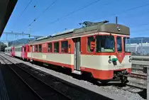 Nachdem der Be 4/4 15 bei der YSteC an die MBC verkauft wurde verkehrte er dort viele Jahre noch im alten Design. Aufgrund von Fahrzeugmangels, und da der Triebwagen mittlerweile bei der MBC ausrangiert wurde, kam er wieder zur�ck in seine Heimat. Be 4/4 15 mit Bt 51 und Be 2/6 2001 abgestellt in Yverdon-les-Bains, 22.08.2016.