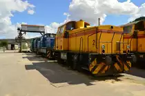 Schuß durch den Mattenzaum bei Gmeinder in Mosbach.
Noch immer stehen einige Dieselloks aus verschiedenen BASF-Standorten auf den ehemaligen Freiladegleisen in Mosbach. 21.8.2016