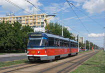 Bratisalva Tatra K2G 7085 als Linie 8 bei Herlianska, 01.08.2016. 