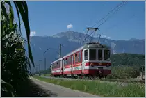 Überraschend zeigt sich nach der längeren AOMC Betriebspause infolge Sysemumstellung der Birsigtaler (ex BLT) Pendelzug im Planeinsatz: Nach einem kurzen Halt in Villy setzt der Bt 132 mit dem Be 4/4 101 seine Fahrt als Regionalzug 42 Richtung Monthey fort.
26. August 2016