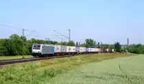 185 694 mit einem Containerzug am 06.06.2016 bei Elze