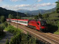 Die 1216 018 mit einem Brenner EC am 09.07.2016 unterwegs bei Albes.