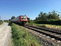 Am 31.08.16 war der Ire 3048 (Ulm hbf - Waldshut) ca. 25 min verspätet weshalb ich ihn in der nähe von Kloster Birnau noch spontan festhalten konnte.






