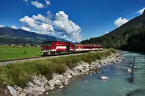 Vs 81 schiebt den R 3321 von Krimml, bei Mühlbach im Pinzgau, in Richtung Zell am See.
Aufgenommen am 31.8.2016.