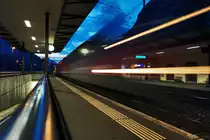 Langzeitbelichtung einer Re 10/10, bei der Einfahrt in den Bahnhof Erstfeld.
Aufgenommen am 20.7.2016.