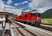 Ge 4/4 II 626  Malans  hält mit dem R 1945 (Scuol-Tarasp - Pontresina), im Bahnhof Zuoz.
Aufgenommen am 21.7.2016.